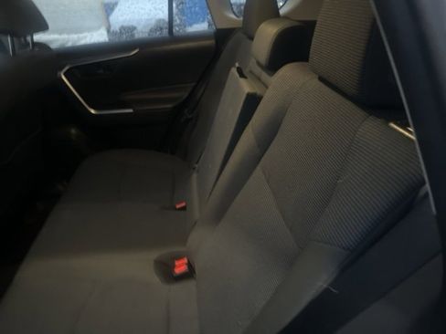 Used 2022 Toyota RAV4 LE image 10