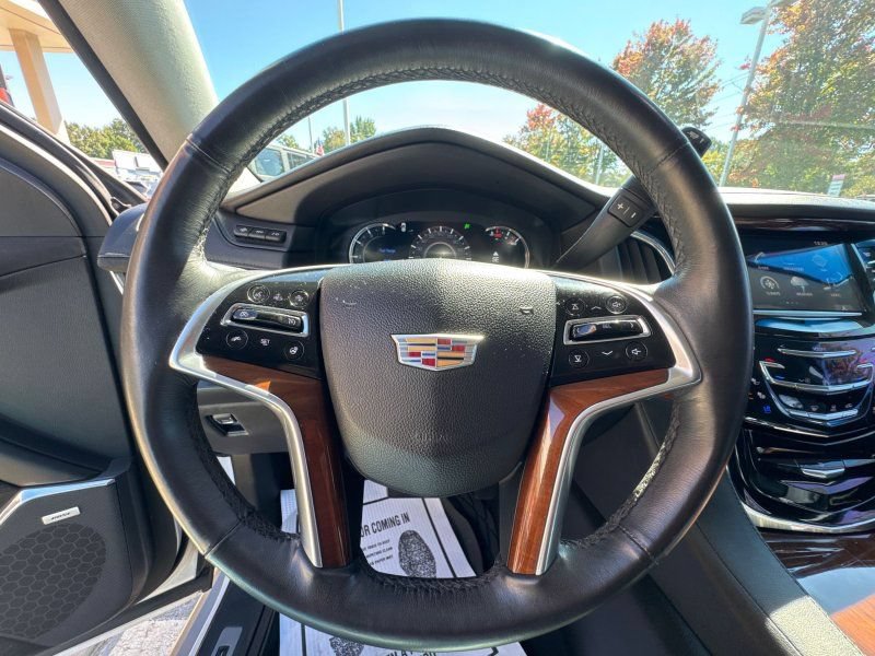 Used 2018 Cadillac Escalade ESV Premium Luxury RWD image 32