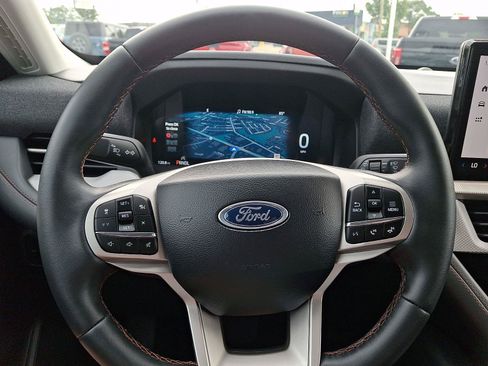 Certified 2025 Ford Explorer Active AWD/4WD image 19