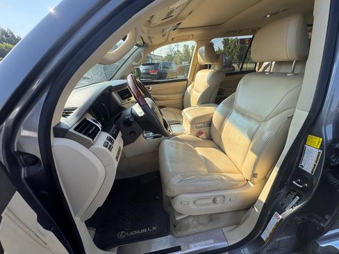 Used 2013 Lexus LX 570 4WD w/ Luxury Pkg image 9