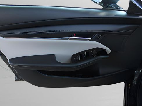 Used 2024 MAZDA MAZDA3 s image 23