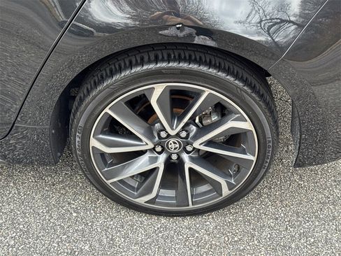 Used 2022 Toyota Corolla SE w/ SE Premium Package image 19