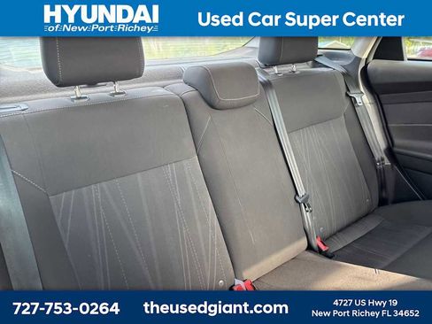 Used 2016 Ford Focus SE FWD image 9