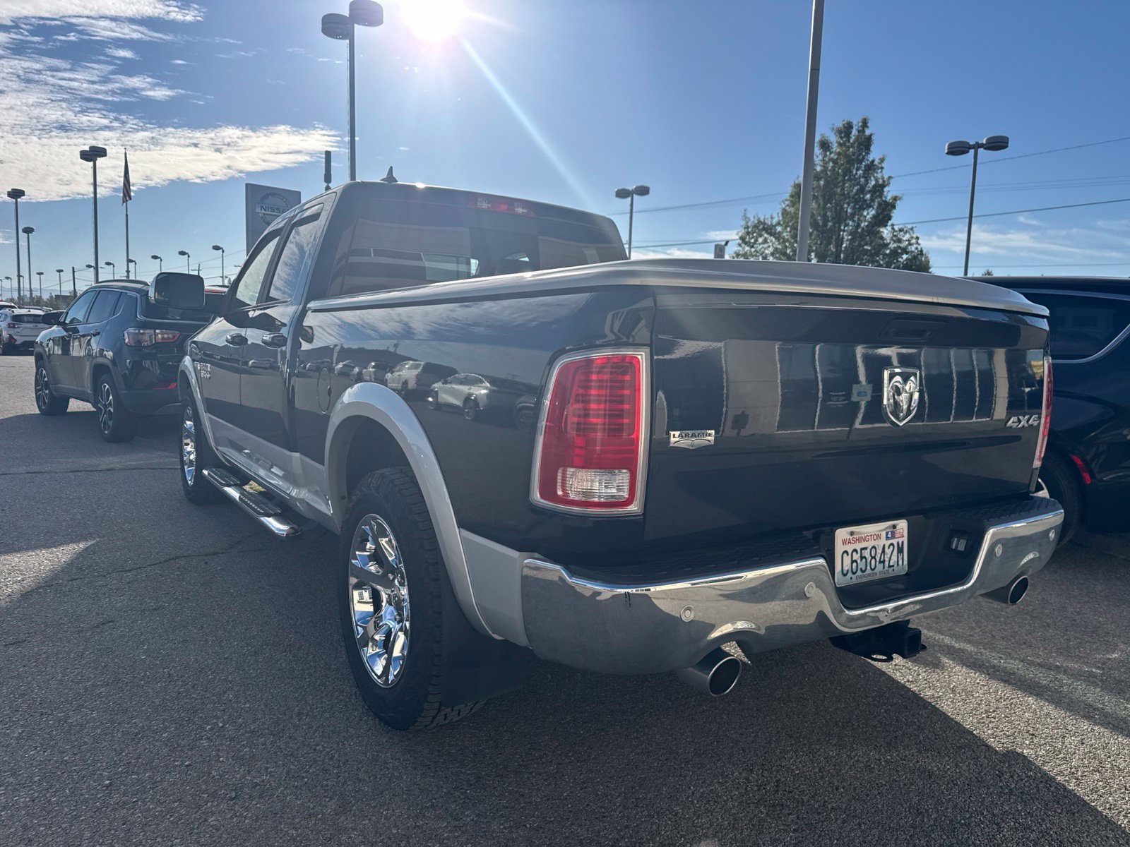 Used 2018 RAM 1500 Laramie AWD/4WD image 7