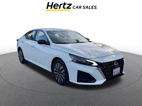 Used 2025 Nissan Altima 2.5 SV image 1