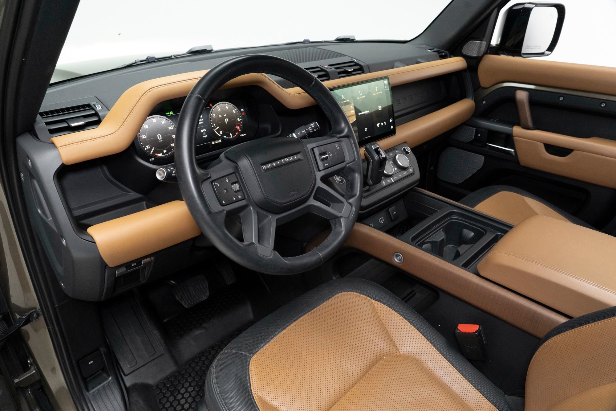 Used 2023 Land Rover Defender 130 X-Dynamic SE AWD/4WD image 13