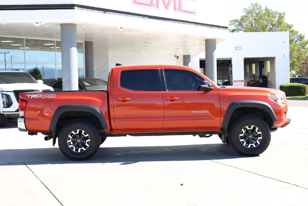 Used 2017 Toyota Tacoma TRD Off-Road AWD/4WD image 7