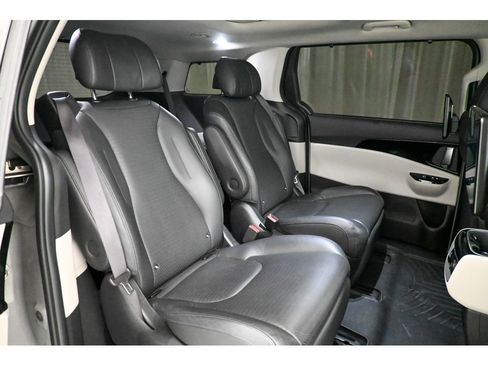 Used 2022 Kia Carnival SX Prestige image 18