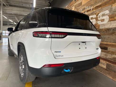 Used 2022 Jeep Grand Cherokee Trailhawk AWD/4WD image 10