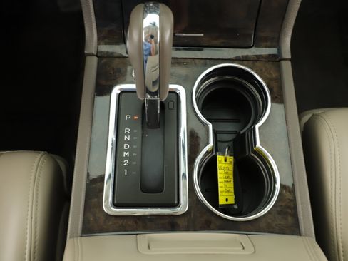 Used 2017 Lincoln Navigator Select image 24