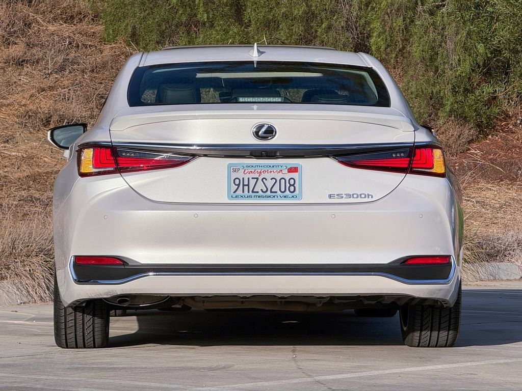 Certified 2024 Lexus ES 300h w/ Premium Package FWD image 10