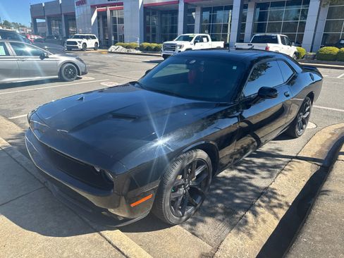 Used 2022 Dodge Challenger SXT w/ Plus Package image 2