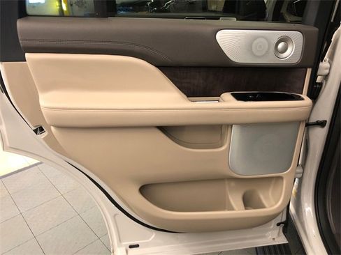 Used 2024 Lincoln Navigator Reserve image 32