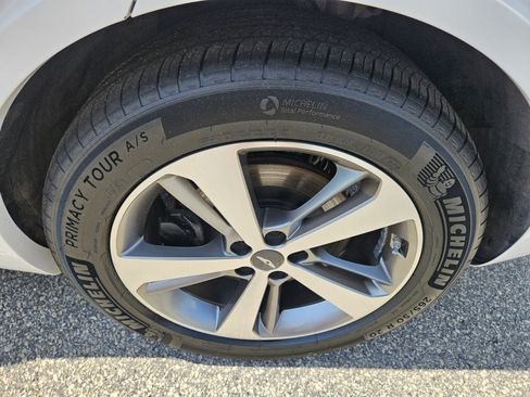 Used 2023 Genesis GV70 2.5T w/ Select Package AWD/4WD image 14