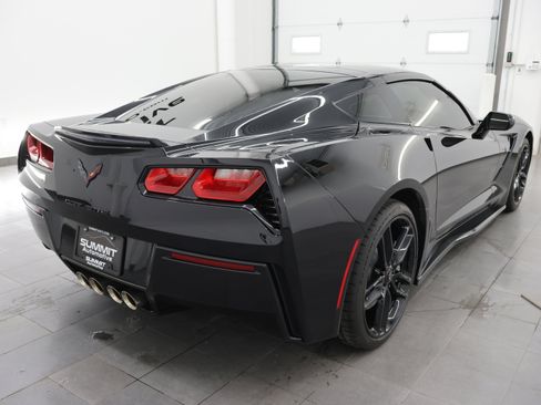 Used 2019 Chevrolet Corvette Stingray Coupe w/ Carbon Flash Badge Package RWD image 5