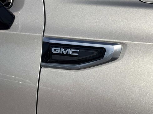 Used 2021 GMC Yukon XL Denali w/ Denali Premium Package image 11