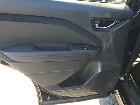 Used 2025 Subaru Forester Limited w/ Popular Package #1 image 9