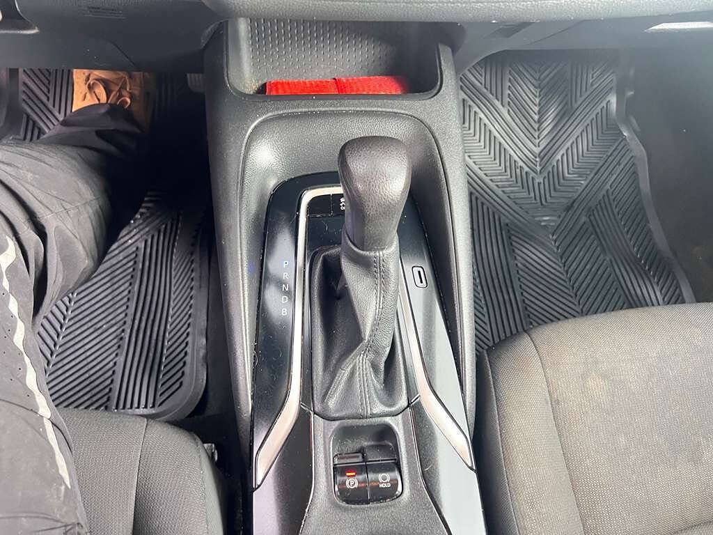 Used 2021 Toyota Corolla LE FWD image 2