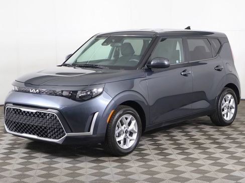 Used 2023 Kia Soul LX w/ LX Technology Package FWD image 7