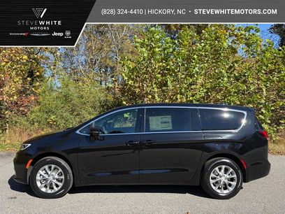 New 2026 Chrysler Pacifica Select