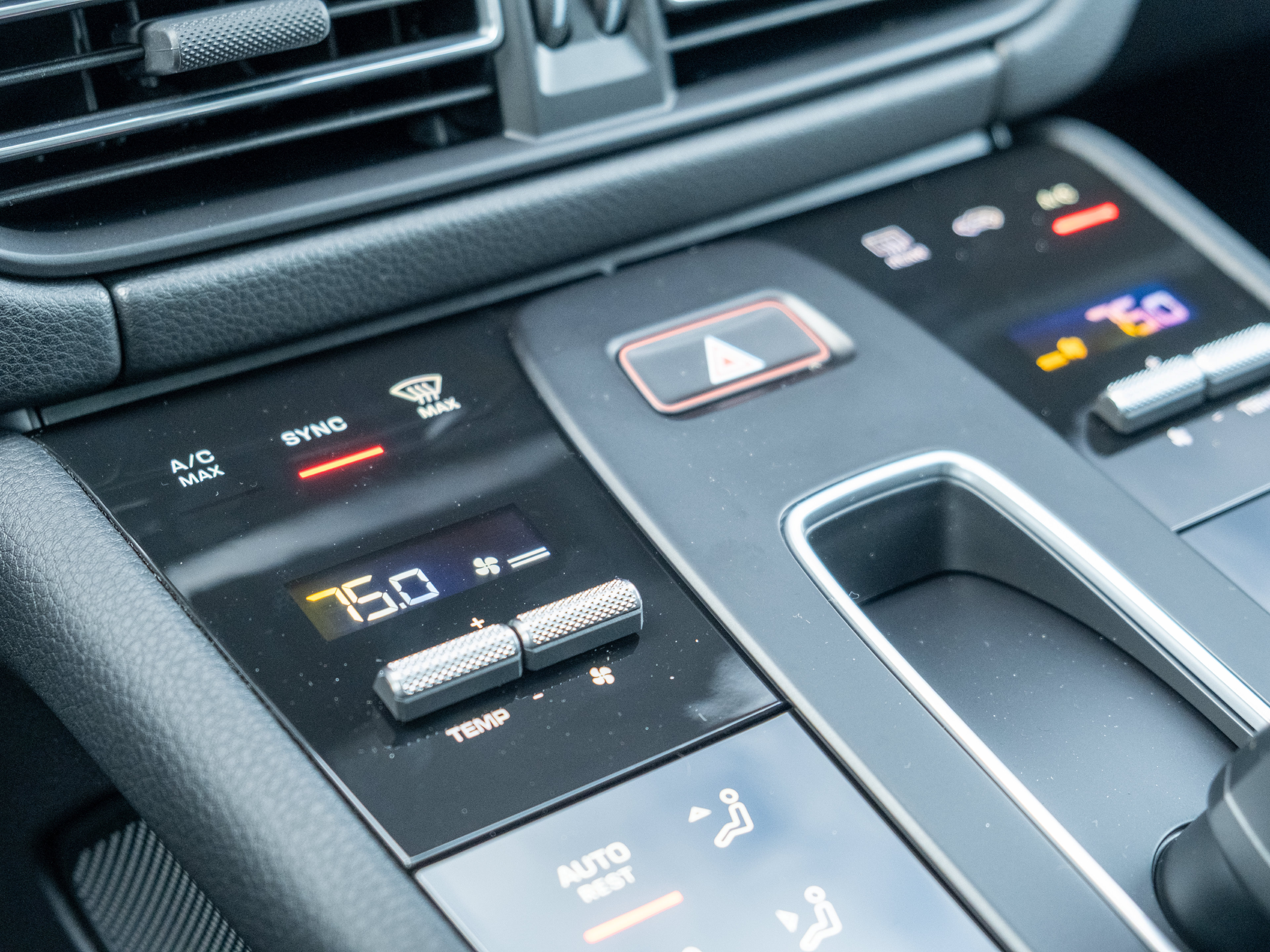 Certified 2026 Porsche Macan AWD/4WD image 31