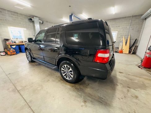 Used 2017 Ford Expedition XLT AWD/4WD image 4