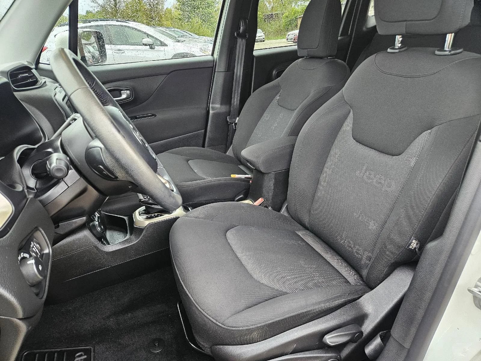 Used 2015 Jeep Renegade Latitude AWD/4WD image 13