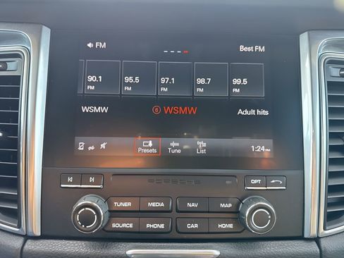 Used 2017 Porsche Macan Turbo image 20