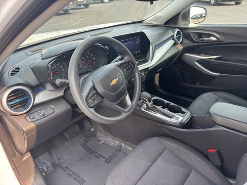 Used 2025 Chevrolet Trax LS image 16