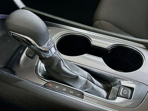 Used 2023 Chevrolet Malibu LT image 17