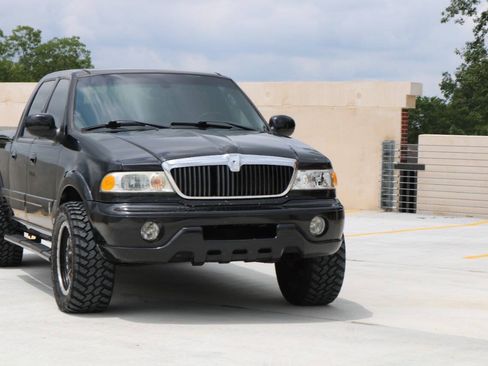 Used 2002 Lincoln Blackwood RWD image 12