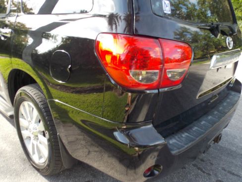 Used 2011 Toyota Sequoia Platinum AWD/4WD image 40