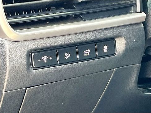 Used 2024 Kia Telluride EX w/ EX Captain's Chair Package FWD image 10