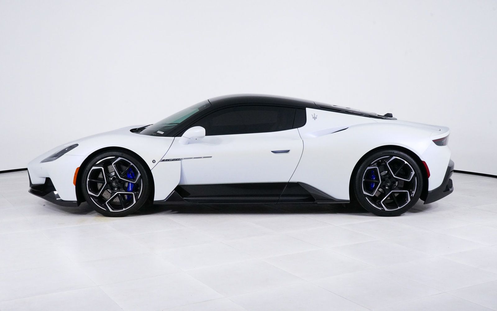 Used 2023 Maserati MC20 Coupe RWD image 2