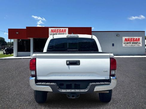 Used 2018 Toyota Tacoma SR5 RWD image 5