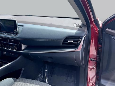 Used 2023 Nissan Rogue SV FWD image 19