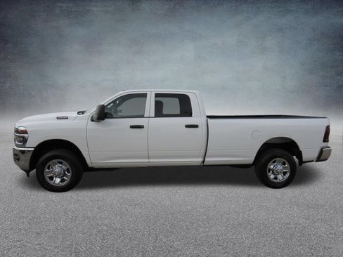 Used 2026 RAM 2500 Tradesman w/ Chrome Appearance Group AWD/4WD image 3