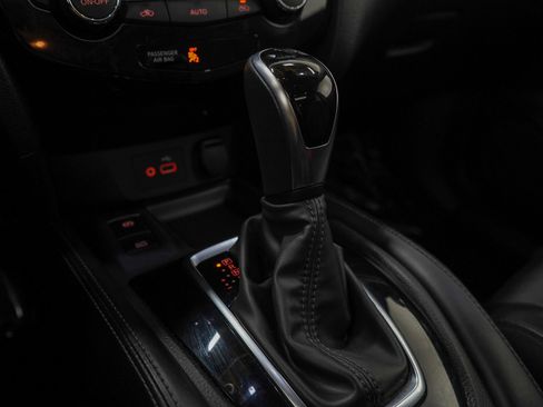 Used 2020 Nissan Rogue SL w/ Premium Package image 25