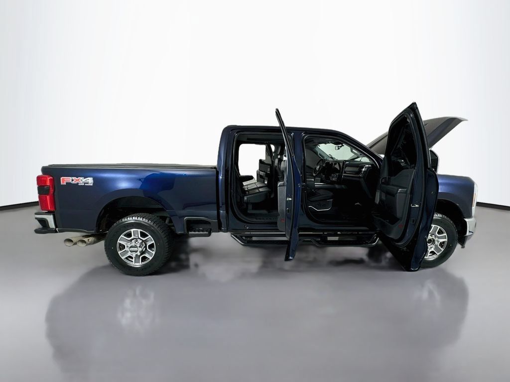 Used 2024 Ford F350 Lariat w/ FX4 Off-Road Package AWD/4WD image 30