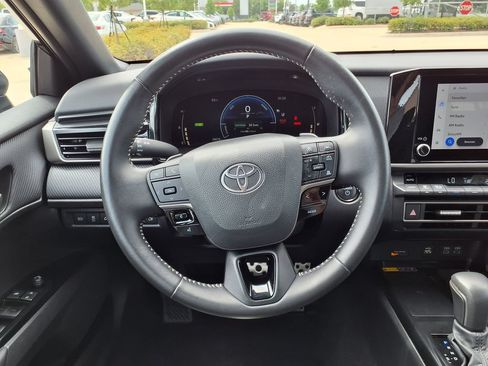 Used 2025 Toyota Camry SE FWD image 21