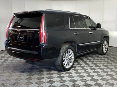 Used 2019 Cadillac Escalade Premium Luxury image 8