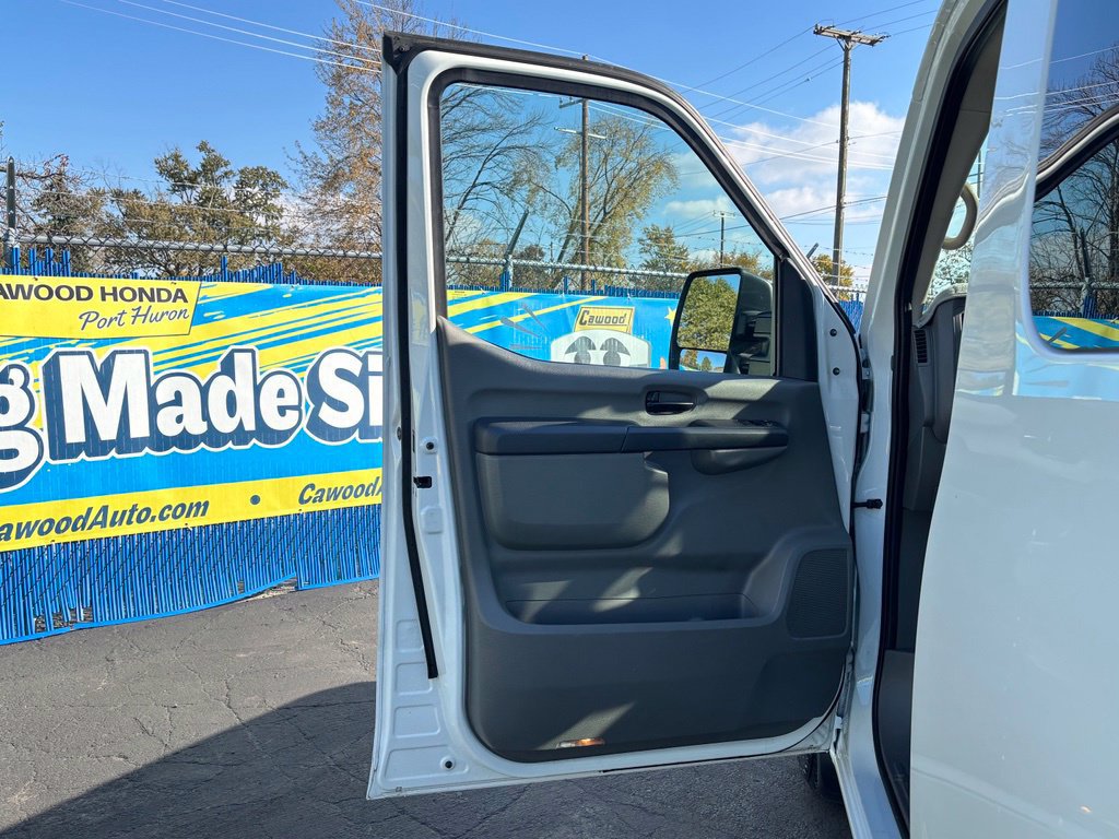 Used 2021 Nissan NV 3500 SL RWD image 16