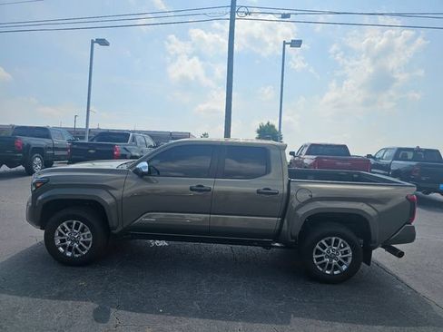 Used 2025 Toyota Tacoma Limited AWD/4WD image 5
