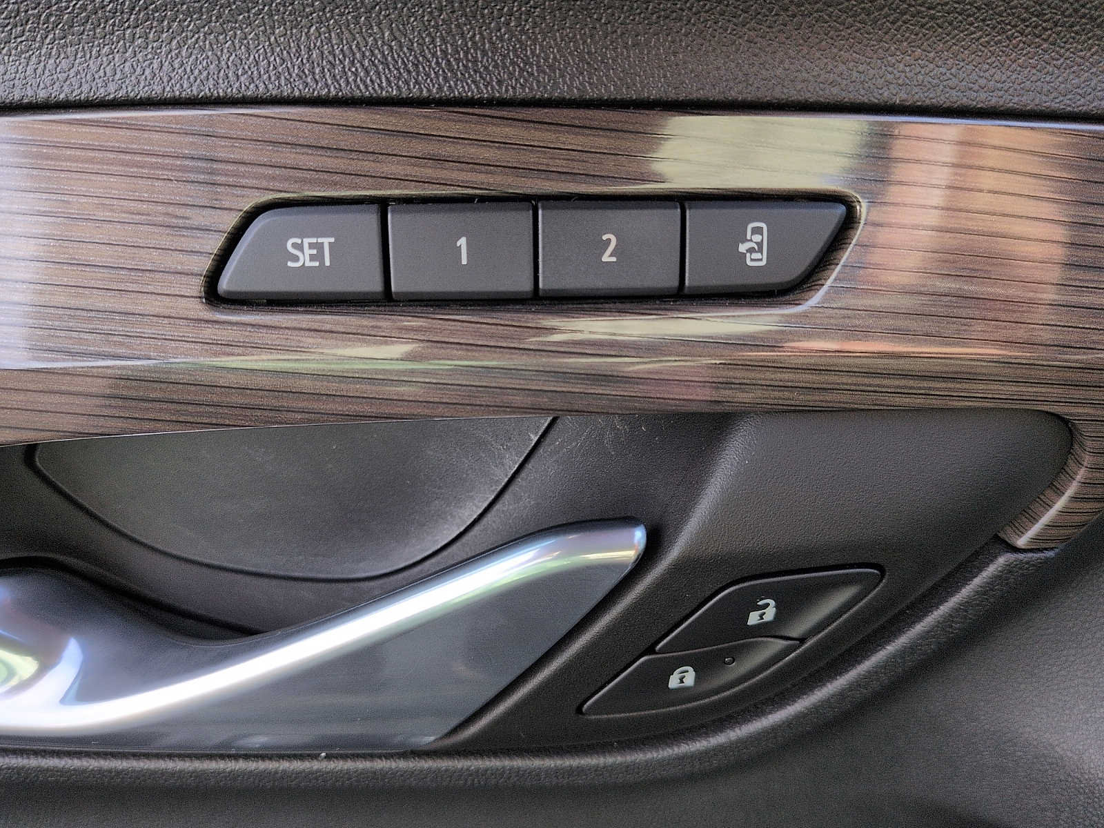 Used 2024 GMC Terrain Denali AWD/4WD image 14