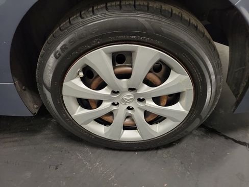 Used 2020 Toyota Corolla LE image 10