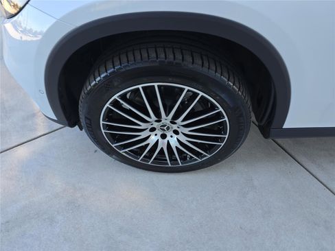 Used 2026 Mercedes-Benz GLC 300 4MATIC image 12