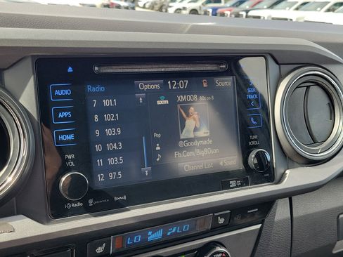 Used 2017 Toyota Tacoma TRD Off-Road image 16