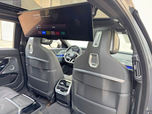 Used 2024 BMW i7 eDrive50 w/ M Sport Package RWD image 52