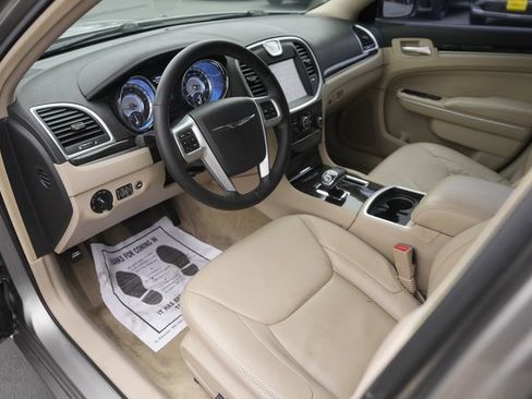 Used 2014 Chrysler 300 image 8