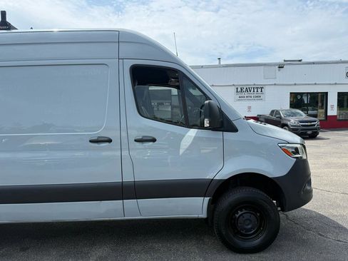 Used 2022 Mercedes-Benz Sprinter 2500 image 16